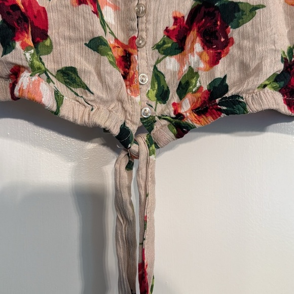 NWT Ambiance Floral Button-Up Blouse with Bell sleeves Size Medium - Picture 4 of 6